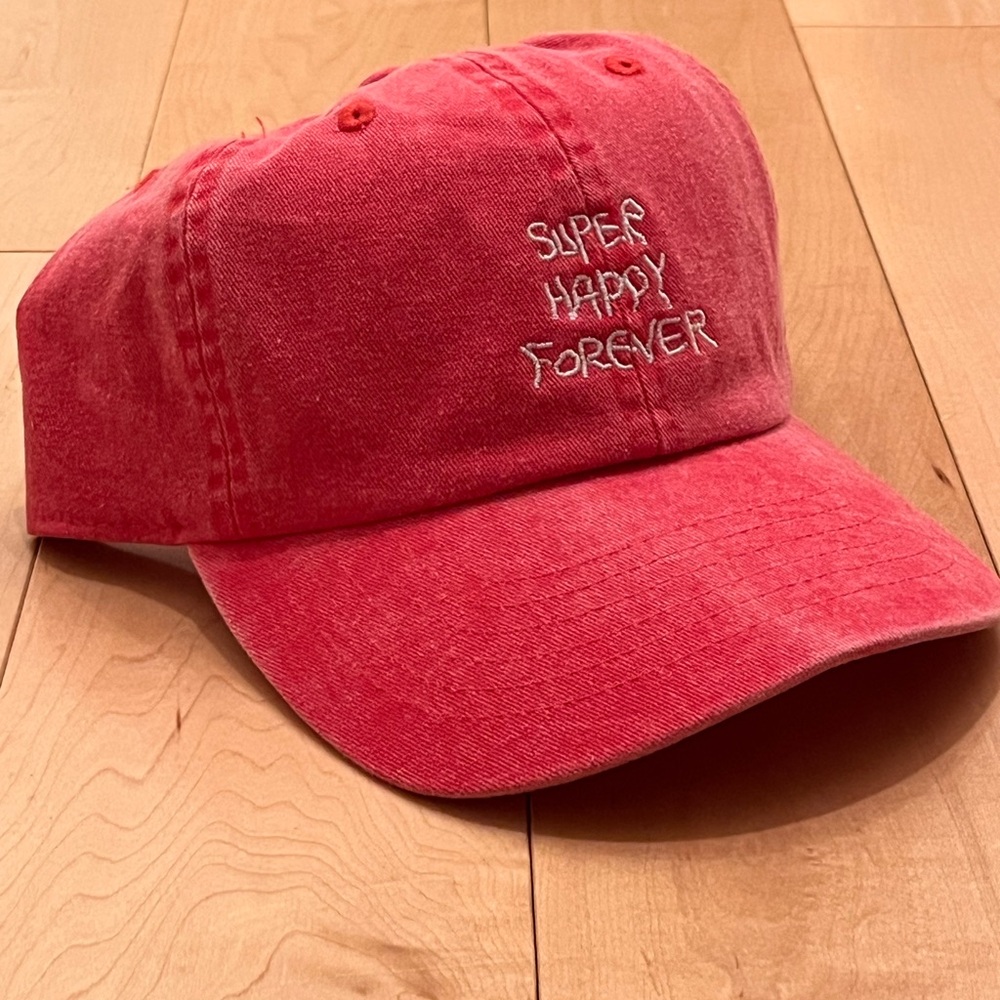 SUPER HAPPY FOREVER - Red Cap